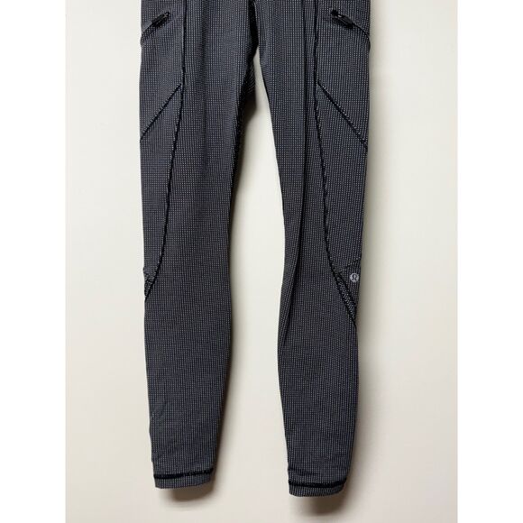LULULEMON BUNDLE - Wunder Under Navy, Cadence Crusher Tight Tiny Geo Blk/Wht, 4 - Picture 6 of 16